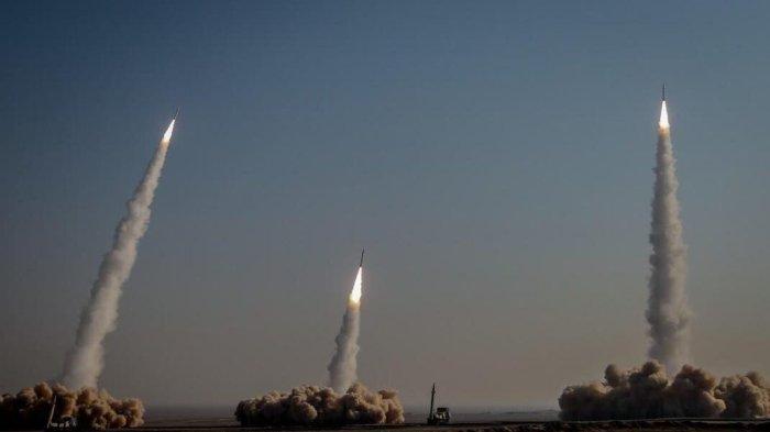Makin Panas, Iran Klaim Siap Tembak Ribuan Rudal ke Israel hingga Sentil Amerika Serikat