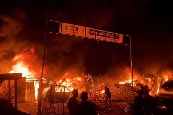 Orang Terbakar Hidup-Hidup dalam Serangan Udara Zionis ke Kamp Tenda Pengungsian di Rafah