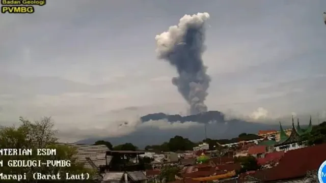 Gunung Marapi Sumbar Kembali Erupsi, Lontarkan Abu Vulkanik 2.000 Meter
