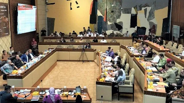 Sindir Anggota KPU Seperti Don Juan, DPR: Sewa Private Jet hingga Dugem