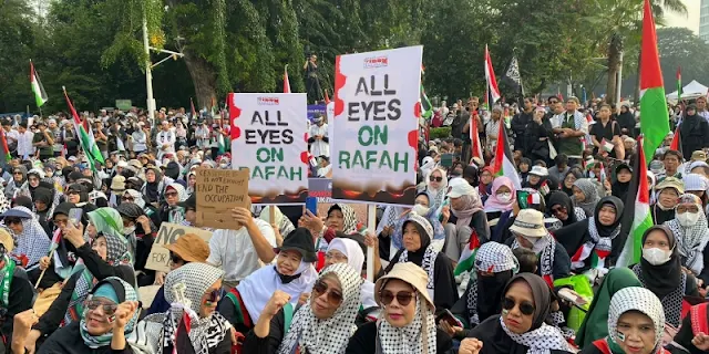 Sholawat dan Lagu Atuna Tufuli Menggema dari Demonstran All Eyes on Rafah