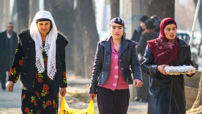 Dilemanya Muslimah Tajikistan: Harus Memilih antara Karir atau Hijab