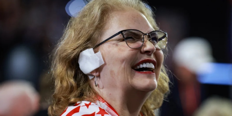 Pendukung Trump Ramai-Ramai Pakai Perban di Telinga, Ada Apa?