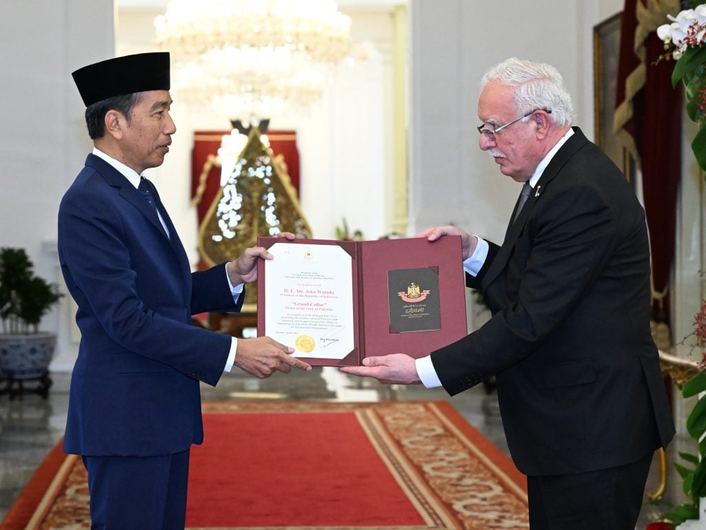 Konsisten Bela Palestina, Presiden Jokowi Terima Penghargaan Tertinggi dari Mahmoud Abbas