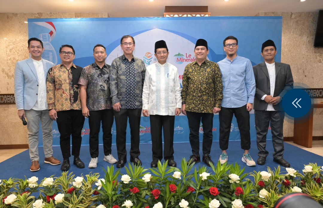 Ahsan dan Dude Herlino Bangga Masjid Istiqlal Pilih Le Minerale, Produk Asli Milik Indonesia