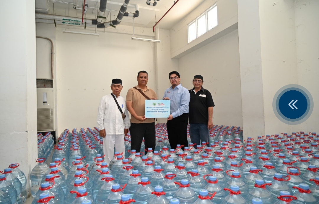 Bersama Le Minerale, MUI DKI Jakarta Salurkan Galon Air Mineral ke Korban Kebakaran Manggarai