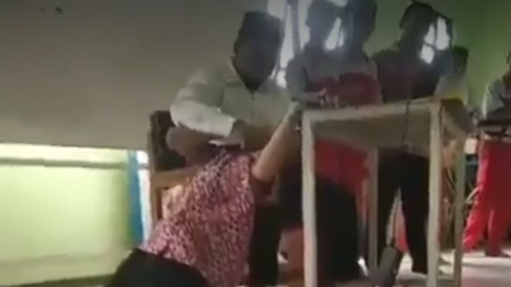 Tuai Sorotan, Siswa Ini Dicekik dan Dipiting gegara Terlambat Masuk Kelas