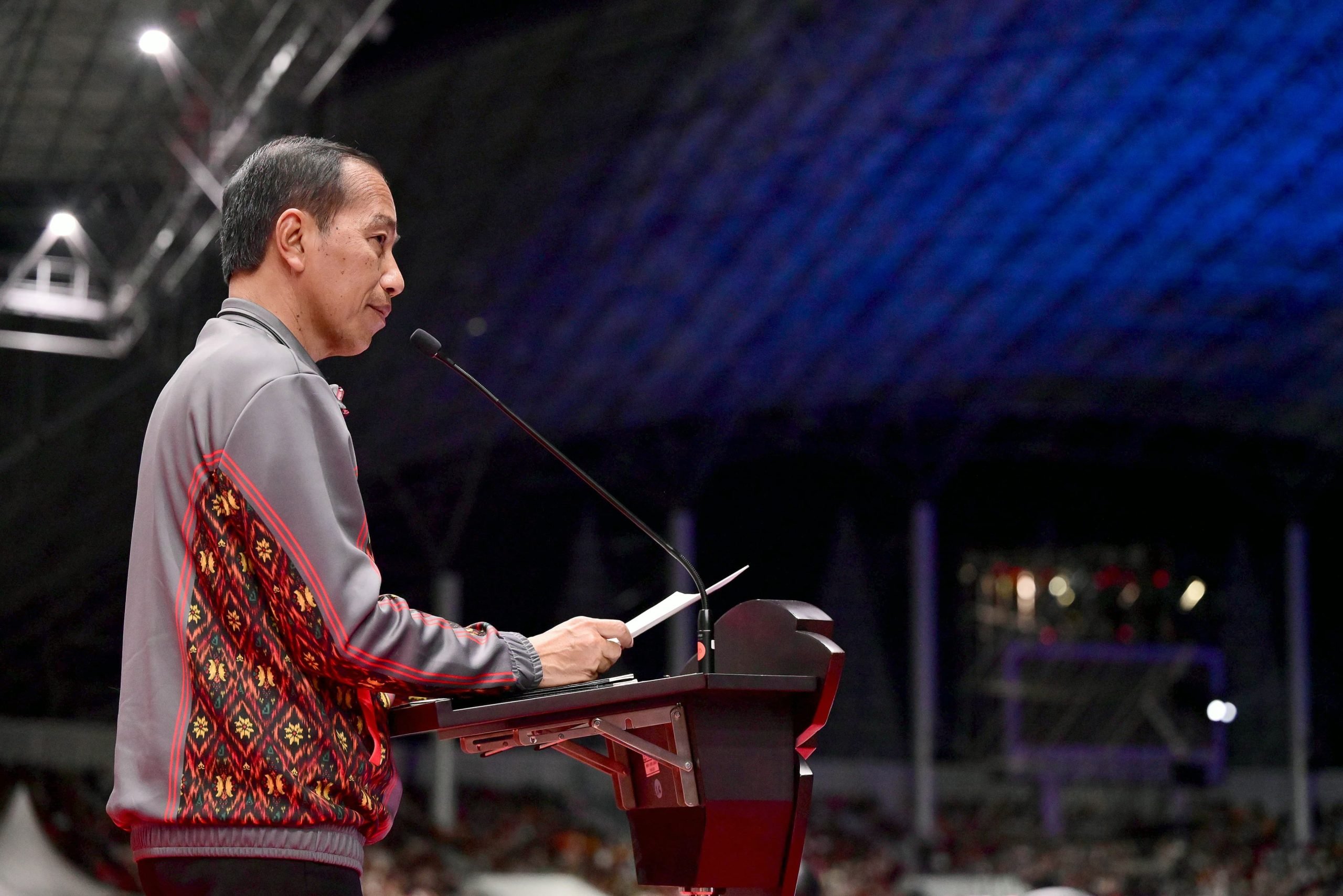 Jokowi Tak Hadiri Penutupan PON, Dokter Tifa: Takut Diteriaki Mulyono