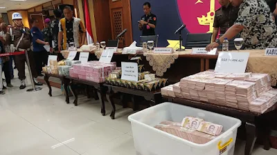 Tampilan Uang Panas Rp920 Miliar dan Emas 51 Kg dari Tangan Eks Pejabat MA Zarof Ricar yang Vonis Bebas Ronald Tanur