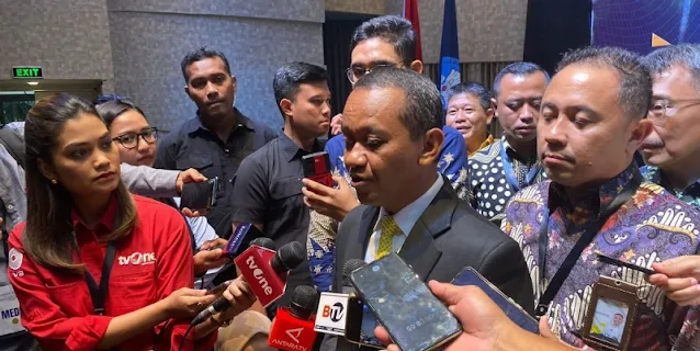 Warganet Heran Bahlil Raih Gelar Doktor Kurang dari 2 Tahun