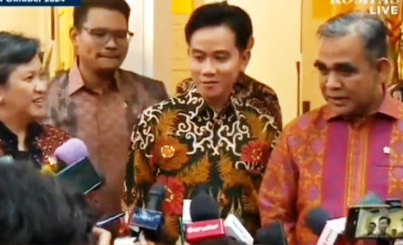 Berkali-kali Ditanya Wartawan, Gibran Hanya Bisa Jawab: ‘Nanti’