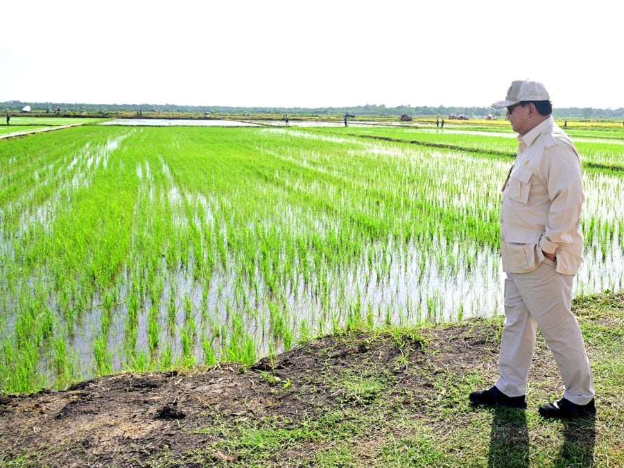 Sebut Foto Prabowo Tiru Mulyono, Gus Umar: Menteri Anda Banyak Warisan Mulyono, Jangan Pula Gaya Anda