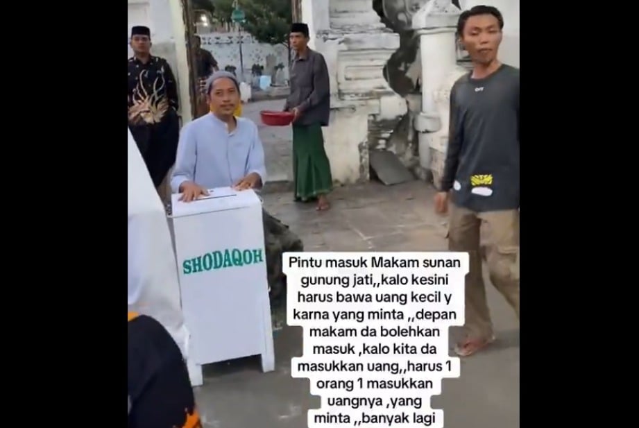 Viral Fenomena Sedekah Paksaan di Makam Sunan Gunung Jati, Warganet Akui Geram