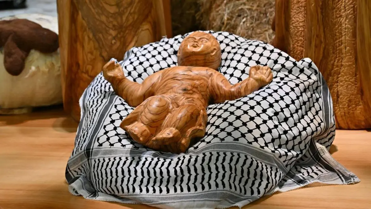 Vatikan Tuai Sorotan Usai Pamerkan Bayi Yesus Terbaring di Atas Kafiyeh