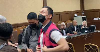 Harvey Moeis Koruptor 300T Divonis Ringan Hanya karena Sopan, Warganet: Maling di Negeri ini Enak Loh