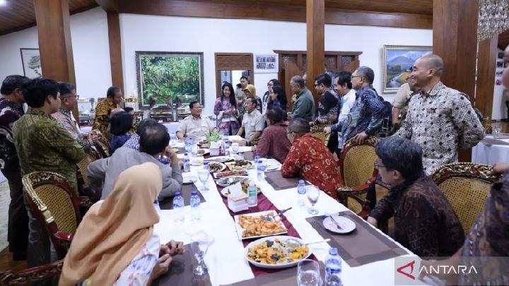 Prabowo Undang Pemred Media Massa Indonesia Rapat Selama 6 Jam, Sehari Setelah Demo Indonesia Gelap