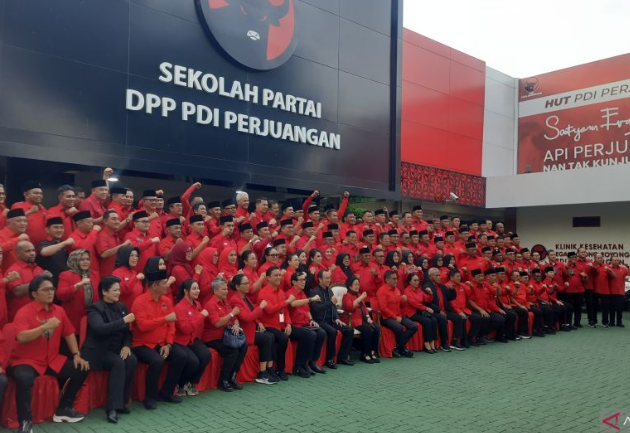 Kader PDIP Kini Ikuti Retreat di Magelang, Rocky Gerung Ungkap Adanya Negosiasi Tingkat Tinggi