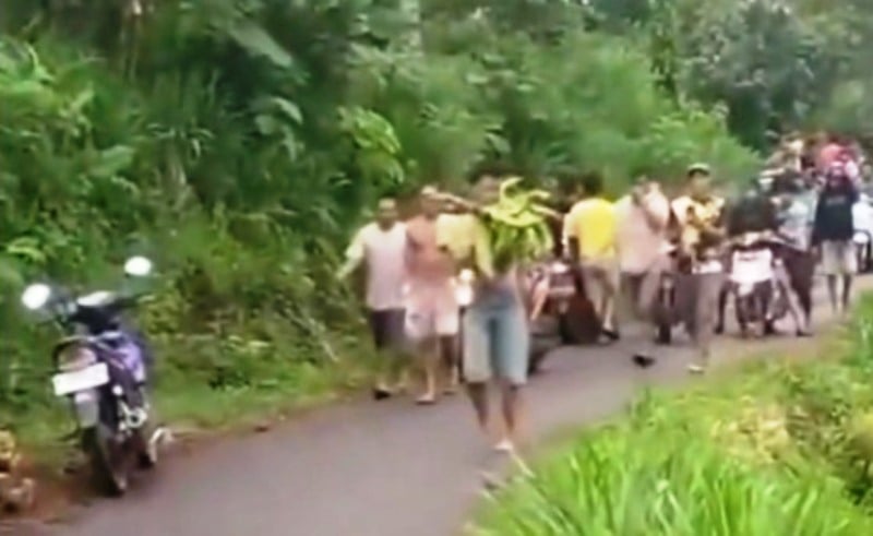 Remaja Yatim Piatu Diarak Warga gegara Curi Pisang, Ternyata untuk Adiknya yang Kelaparan
