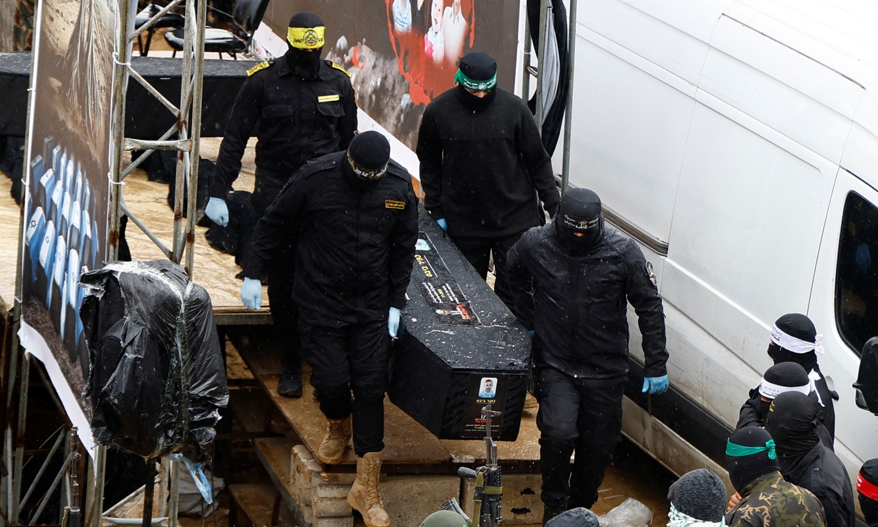 Hamas Serahkan 4 Jenazah Tawanan ‘Israel’ yang Terbunuh oleh Serangan Zionis Israel