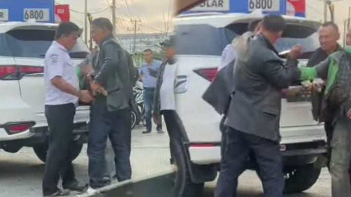 Brutal! Pengemudi Pajero Tikam Sopir Bus Damri Gara-Gara Disenggol di SPBU