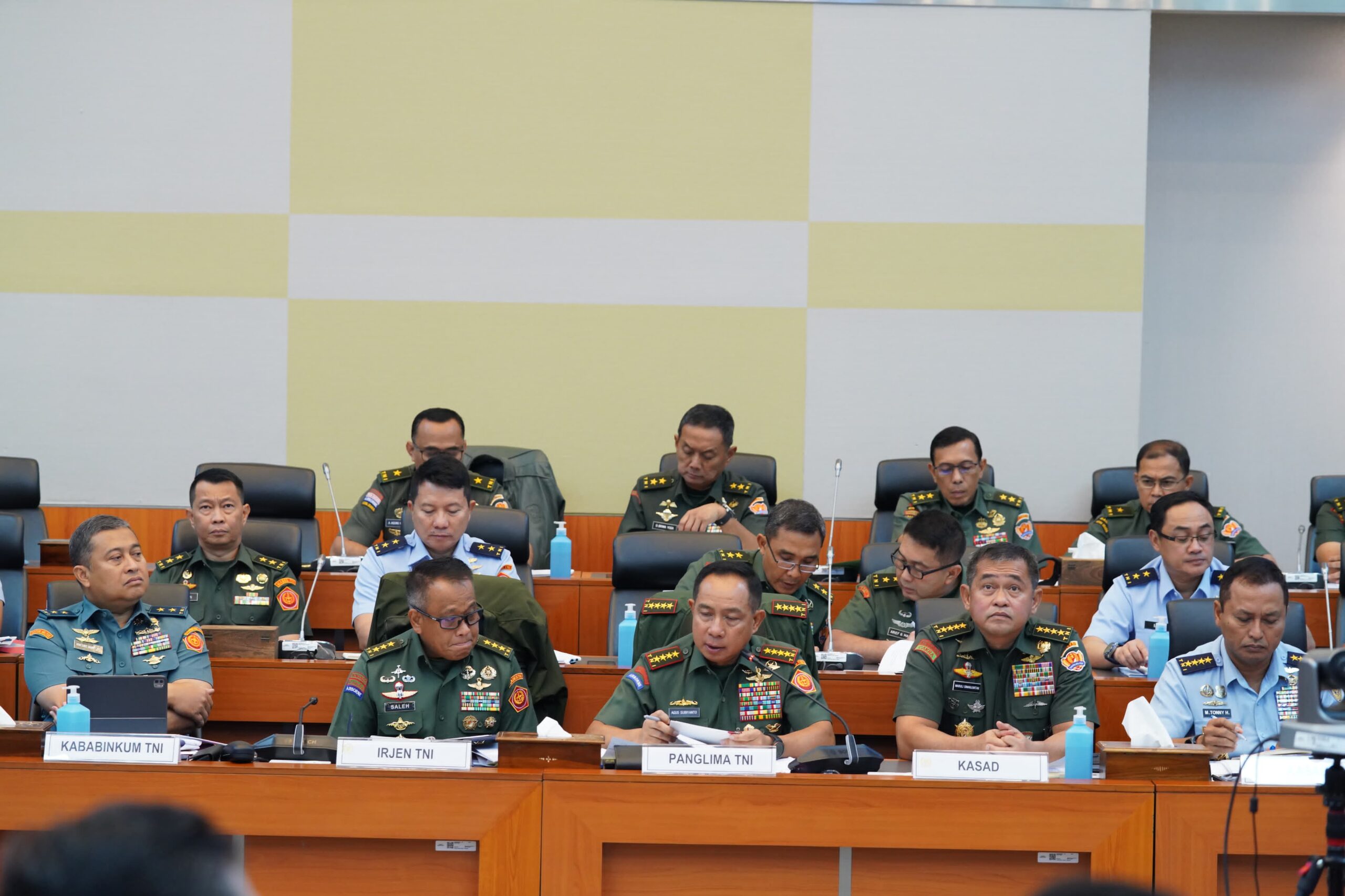 Rocky Gerung Curigai Rapat Revisi UU TNI di Hotel yang Diprotes, Singgung Draft 'Misterius'
