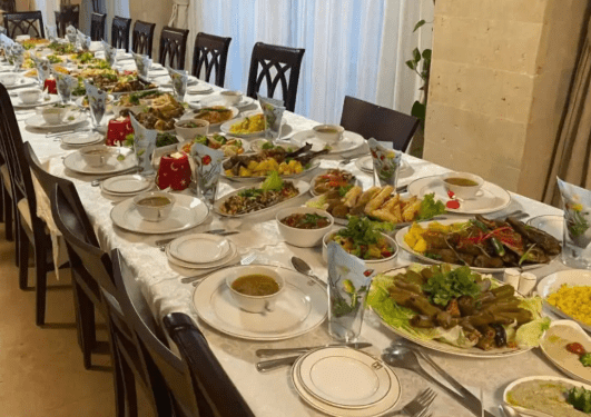 Ditengah Gempuran ke Gaza, Kedubes Israel Gelar Buka Puasa Bersama Publik Figur Mesir. Warganet: ‘Yang Hadir Pengkhianat’