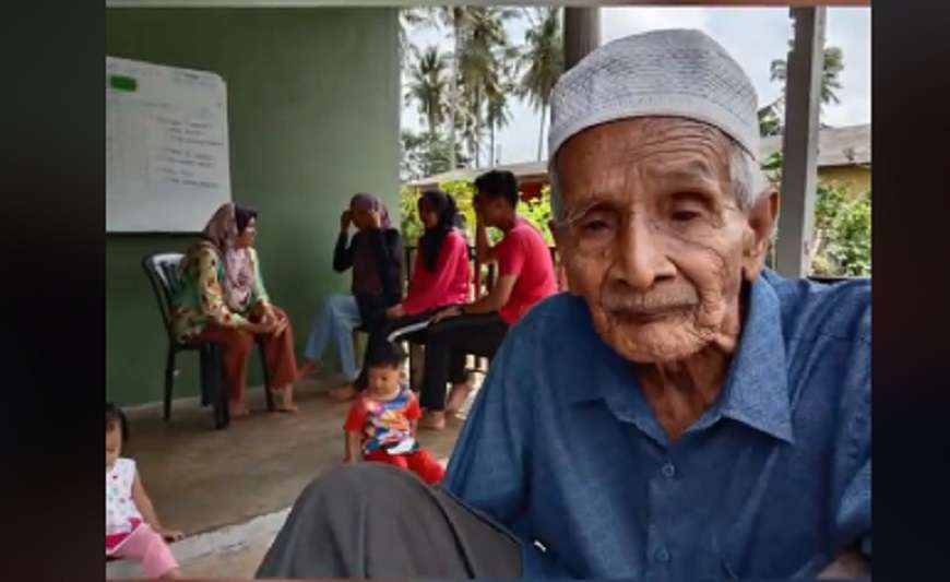 MasyaAllah! Kakek Berusia Jelang 100 Tahun Ini Tetap Menjalani Ibadah Puasa