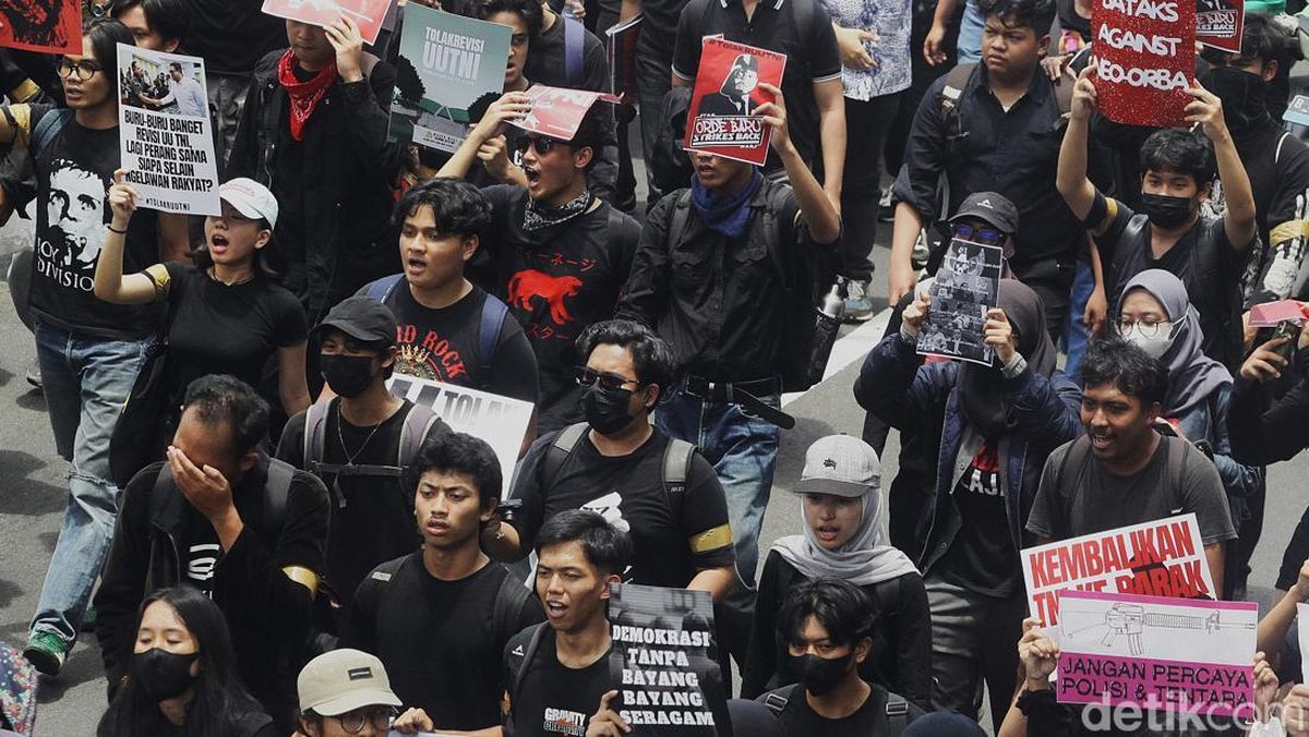 3 Mahasiswa UI Terluka Saat Demo Tolak RUU TNI