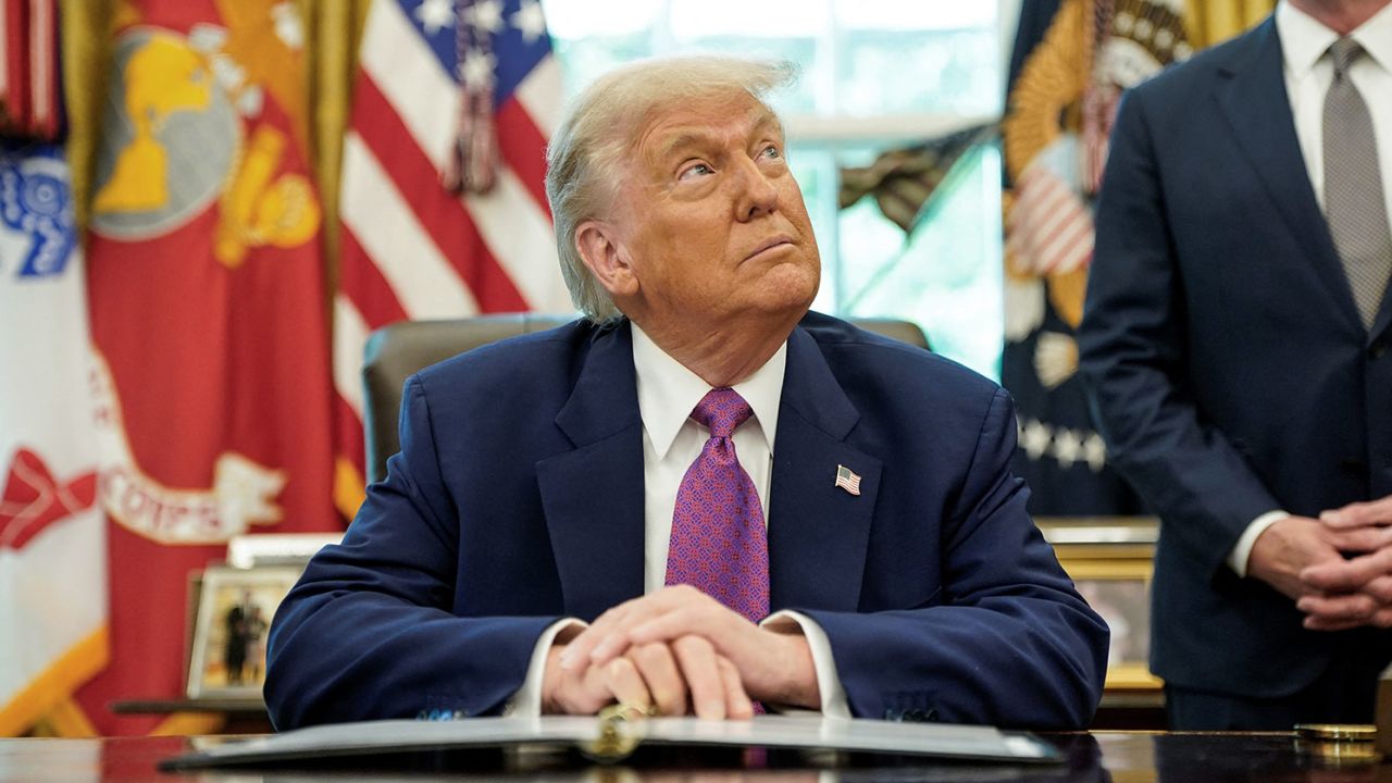 Ekonomi Indonesia Terancam Melambat di 2025, Tarif Trump Jadi Biang Keladi?