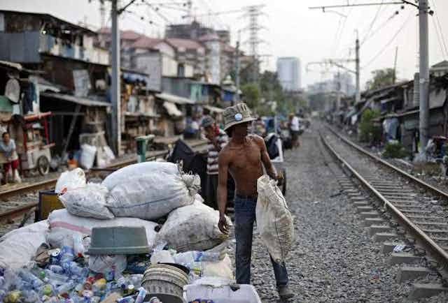 Angka Kemiskinan Tiba-Tiba Meledak! Lebih dari 194 Juta Warga RI Kini Dicap Miskin Versi Dunia!