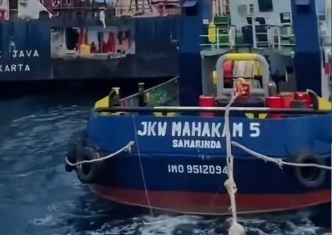 Jokowi Dituding Punya Kapal Tambang, “Seneng banget saya. Alhamdulillah punya kapal”