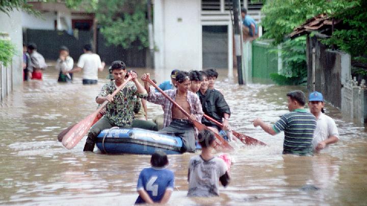 Banjir Parah Kembali Kepung Jakarta, Ketinggian Air Capai 2,7 Meter!