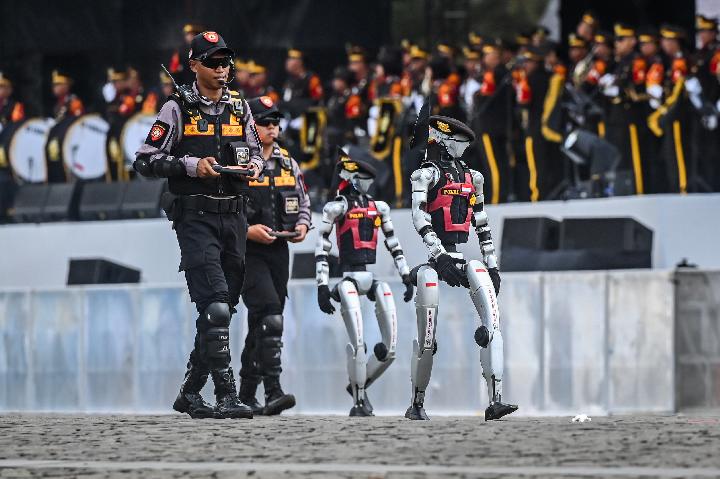 Robot Polisi Harga Milyaran, Canggih, Tapi Kok Mirip yang Dijual di Alibaba?