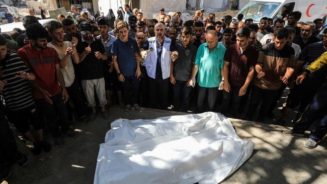 ‘Syok dan Duka Mendalam’ atas Tewasnya Dokter Senior Akibat Serangan Udara Israel di Gaza