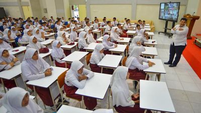 Sekolah Rakyat Hadirkan Tiga Kurikulum Sehari, Terobosan Pendidikan atau Tekanan Baru?