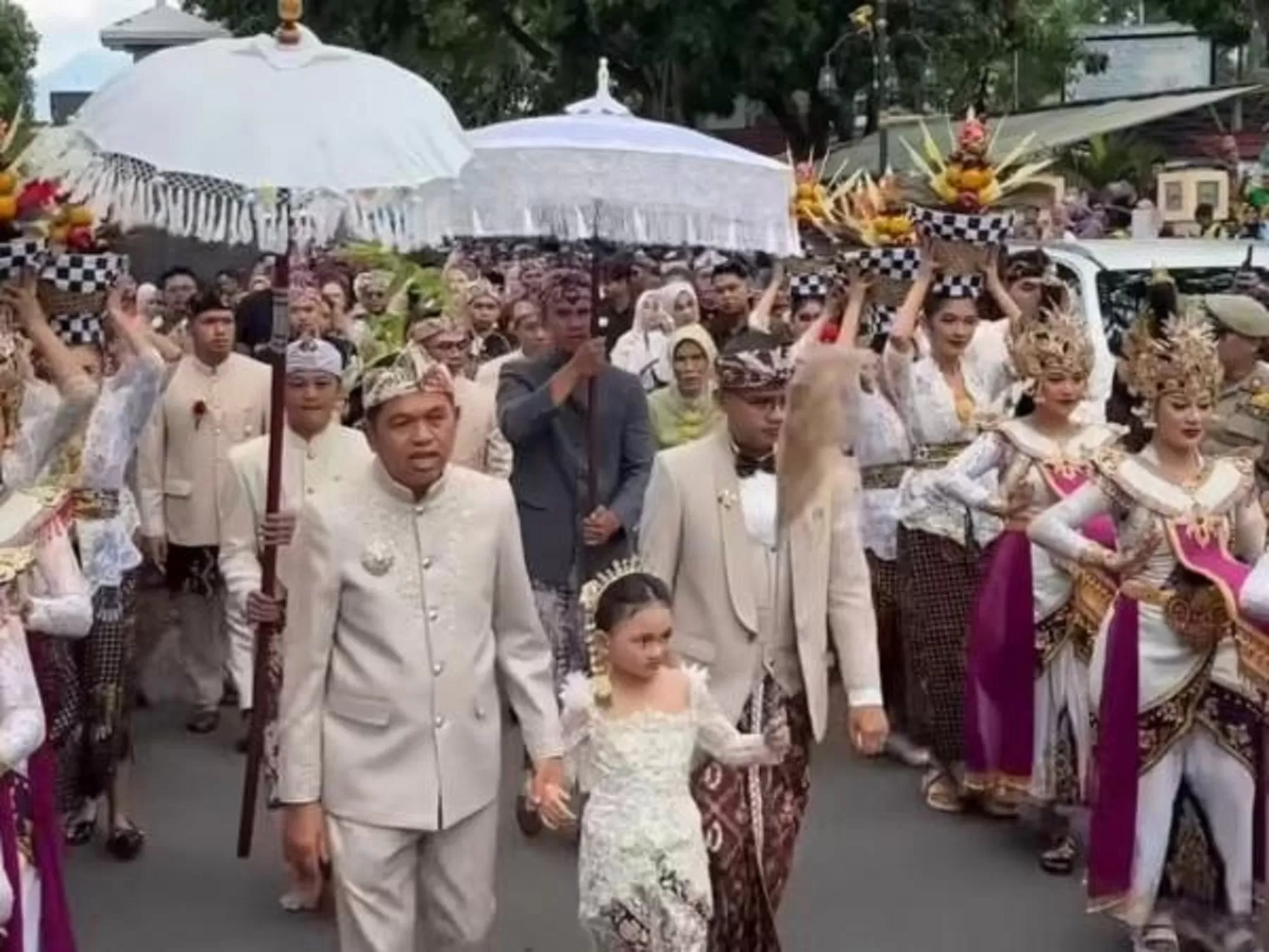 Kondangan Maut di Garut: Pernikahan Anak Dedi Mulyadi Berujung Duka, Siapa yang Harus Bertanggung Jawab?"