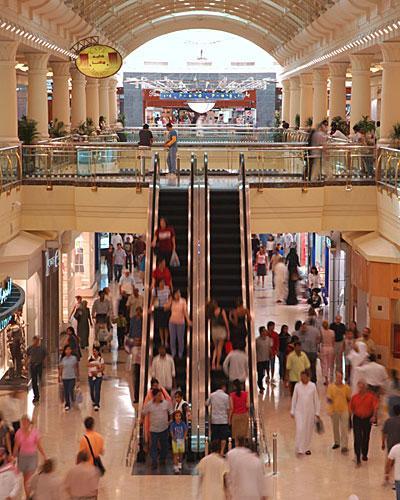 Dewan Syuro Saudi Akan Batasi Jam Operasi Mall dan Tempat-Tempat Hiburan