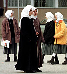 Aturan Baru, Sekolah-Sekolah di Inggris Tak Bisa Seenaknya Larang Jilbab