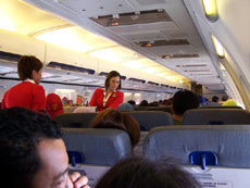 UMNO Kritik Seragam Pramugari Air Asia, Dinilai Tidak Islami