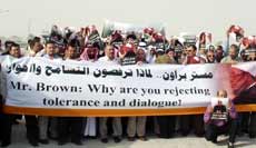Ratusan Orang Pendukung  DR. Qaradhawi, Demo Kedubes Inggris di Qatar