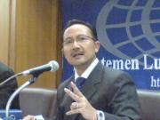 Indonesia Sesalkan Penghargaan Inggris Bagi Salman Rusdi