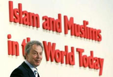 Tony Blair Puji Warga Muslim, Ada Apa?