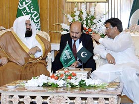 Polemik Syariah Islam di Pakistan, Imam Besar Masjid Haram, Makkah Turun Tangan