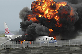 Pesawat China Airlines Terbakar, Semua Penumpang Selamat