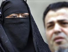 Muslimah AS Gugat Seorang Hakim