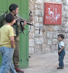 Riset: Menyiksa Warga Palestina Merupakan Kenikmatan Bagi Para Prajurit Israel