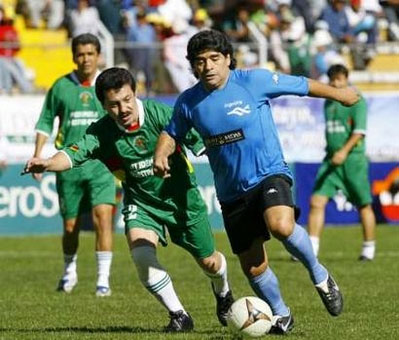 Presiden Iran Sampaikan Ucapan Terima Kasih Pada Diego Maradona