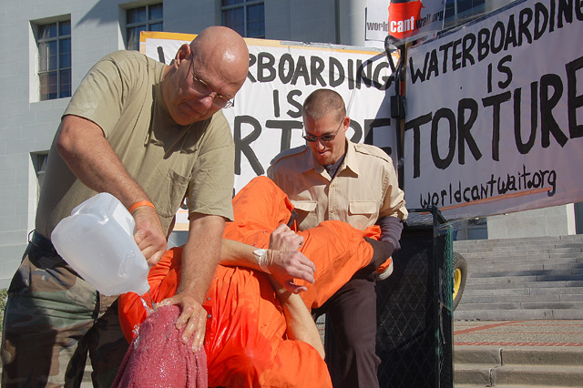 Amnesty International  Publikasikan Film Teknik Penyiksaan 'Waterboarding' Pemerintah AS