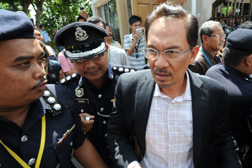 Polisi Malaysia Bebaskan Anwar Ibrahim