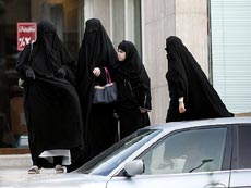 Kaum Perempuan Arab Saudi Akhirnya Boleh Setir Mobil Sendiri